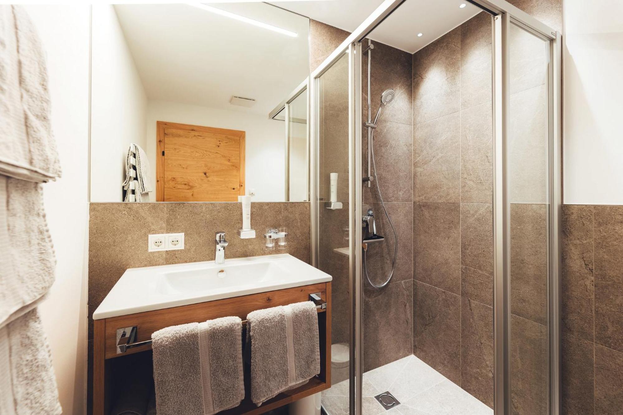 Burgstadl Aparthotel & Restaurant 라디스 외부 사진