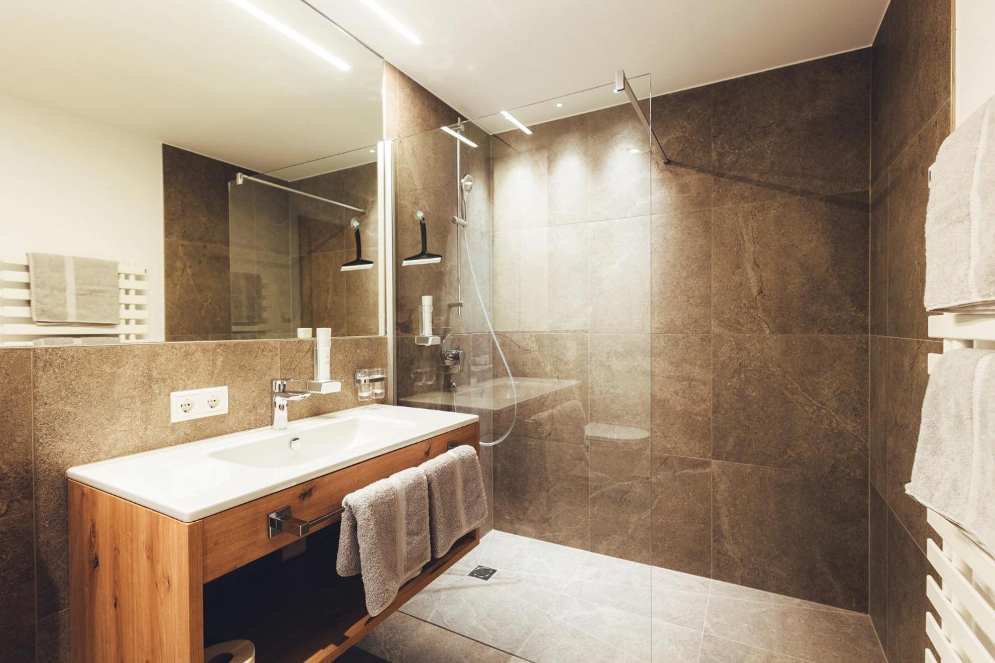 Burgstadl Aparthotel & Restaurant 라디스 외부 사진