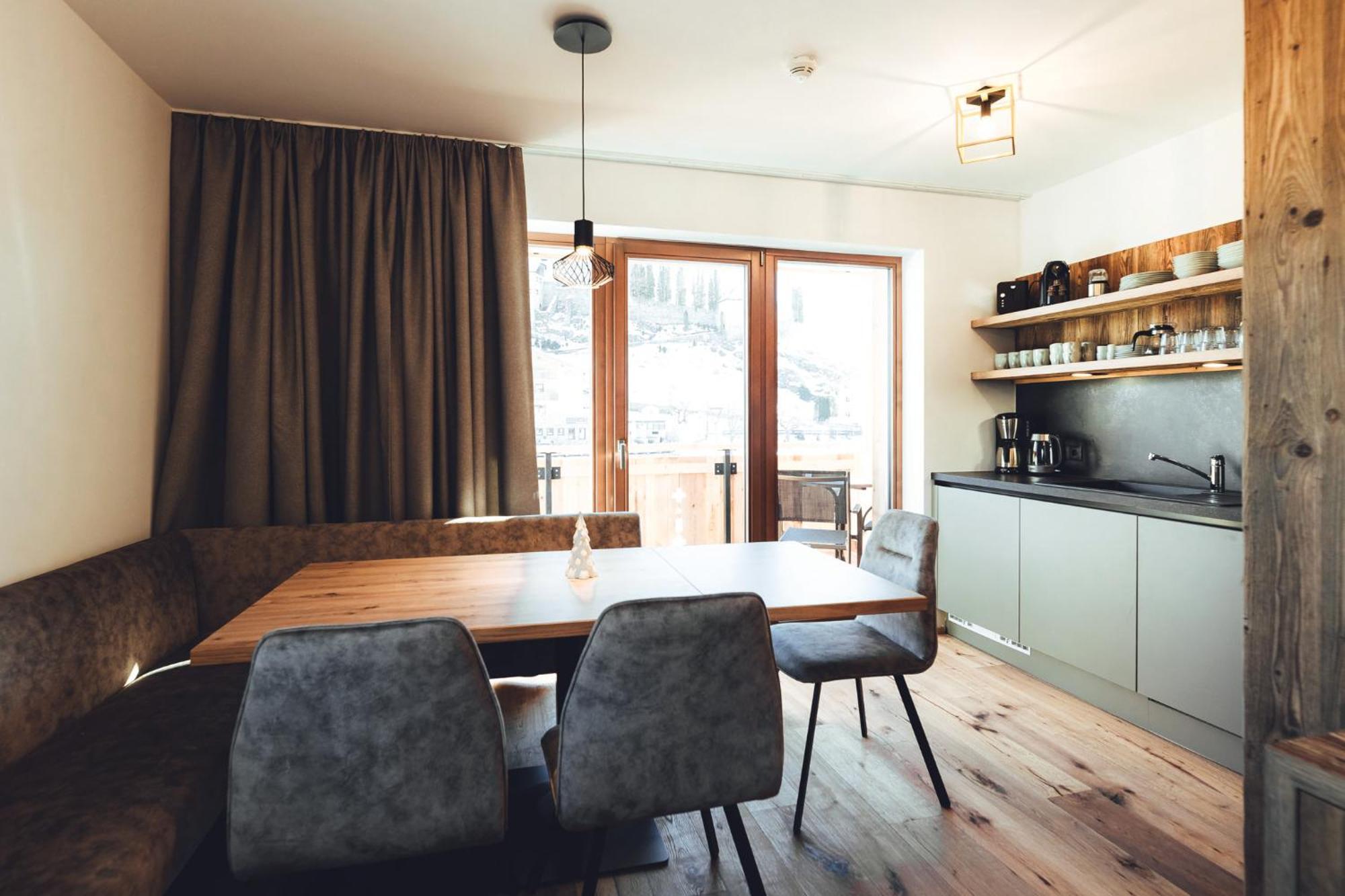 Burgstadl Aparthotel & Restaurant 라디스 외부 사진
