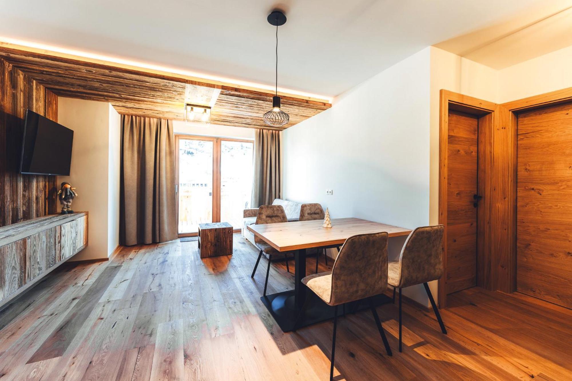 Burgstadl Aparthotel & Restaurant 라디스 외부 사진