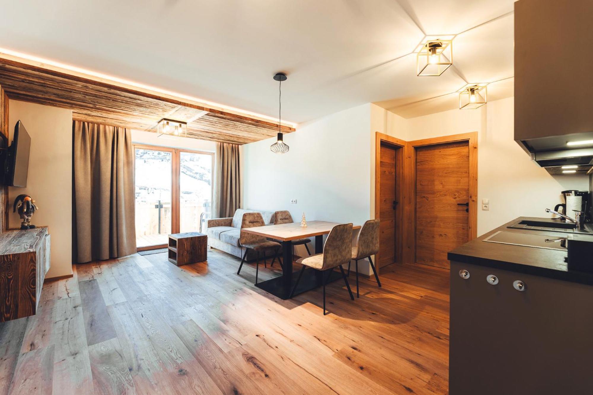 Burgstadl Aparthotel & Restaurant 라디스 외부 사진