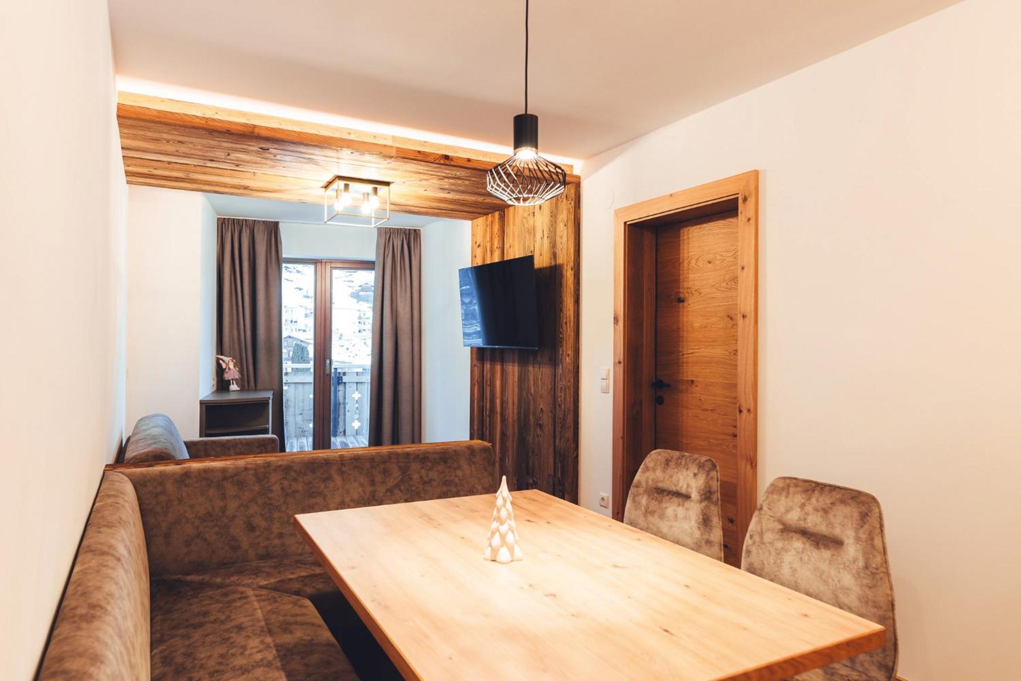 Burgstadl Aparthotel & Restaurant 라디스 외부 사진