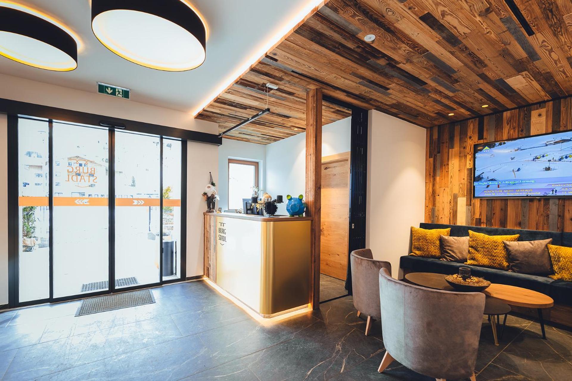 Burgstadl Aparthotel & Restaurant 라디스 외부 사진